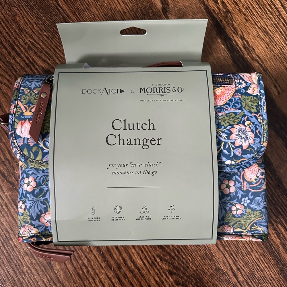 DockATot Clutch Changer - Floral Design